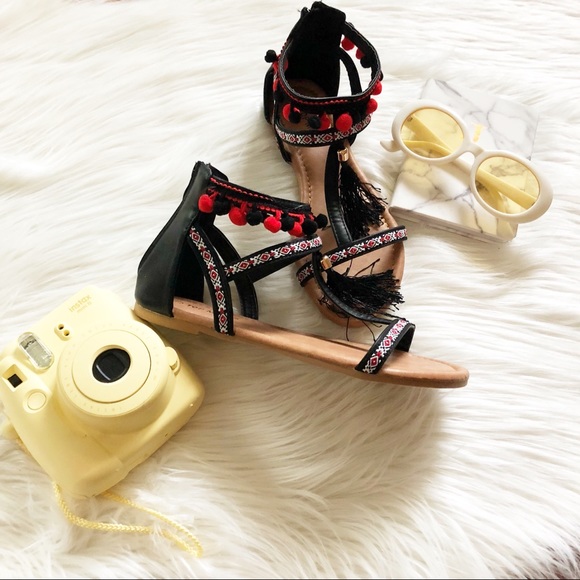 ✨ Faux Leather Tribal Sandals in Black - Picture 4 of 4